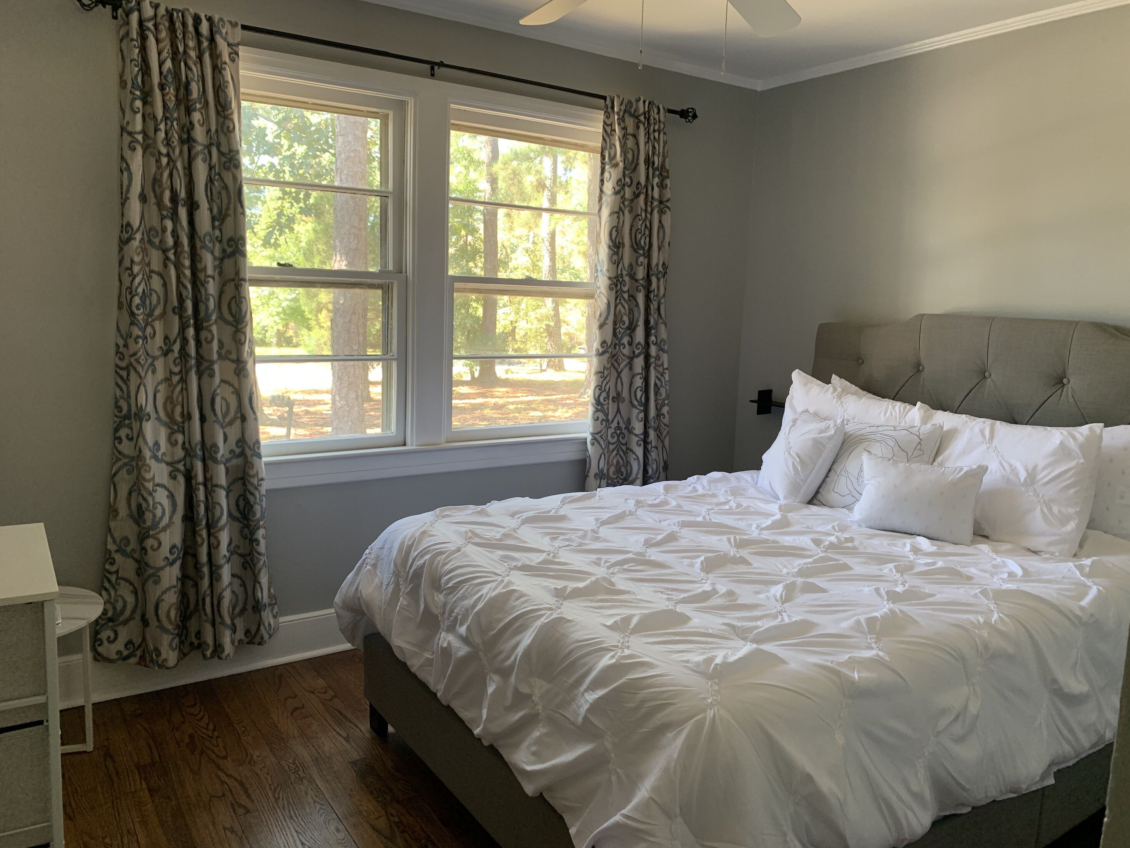 3 多间卧室、熨斗/熨衣板、收费 WiFi、床单