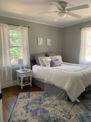 3 bedrooms, iron/ironing board, WiFi, bed sheets - Jim & Mary's (Columbia)