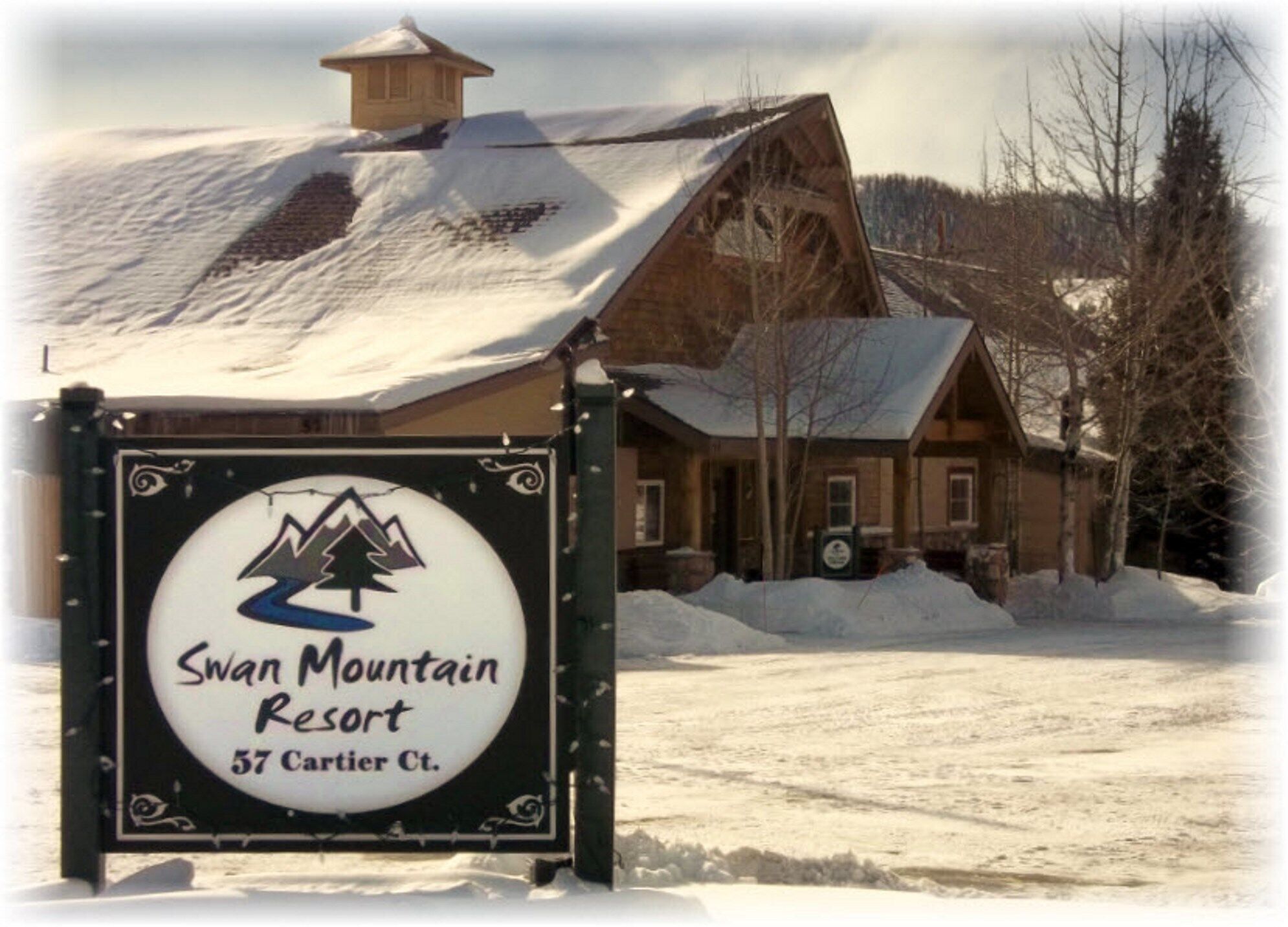 Large Ski Condo Sleeps 8. Free WiFi. Fireplace. Hot Tub. Pool. Minutes to Slopes