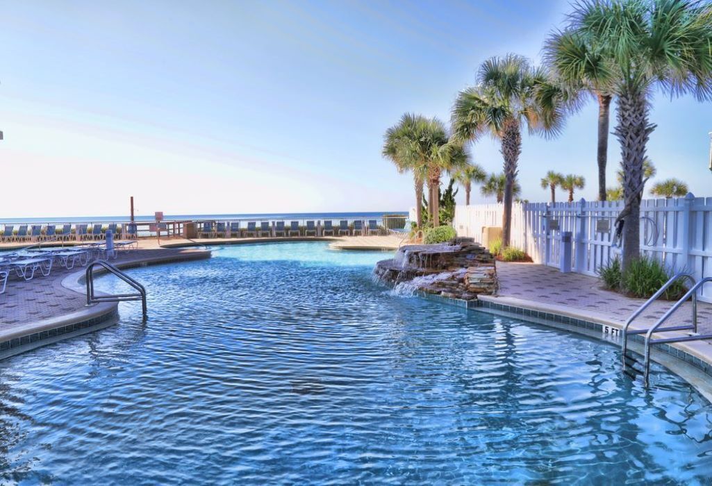 Innendørsbasseng og utendørsbasseng