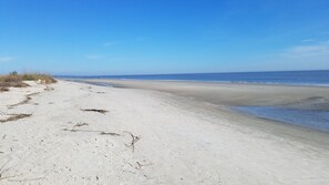 Beach nearby, sun-loungers, beach towels - Bike to Beach & Island, Walk to Redfern Village - 3BR Condo + Pool (St Simons)