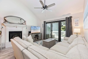 TV, fireplace