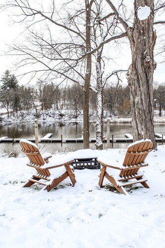 The Lake House on the Oak Orchard