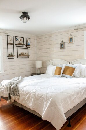 4 bedrooms, iron/ironing board, WiFi, bed sheets - The Lake House on the Oak Orchard (Kent)
