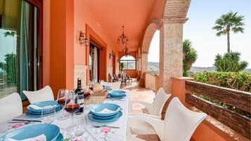 屋外ダイニングエリア