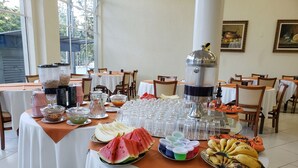 Desayuno autoservicio gratuito y diario