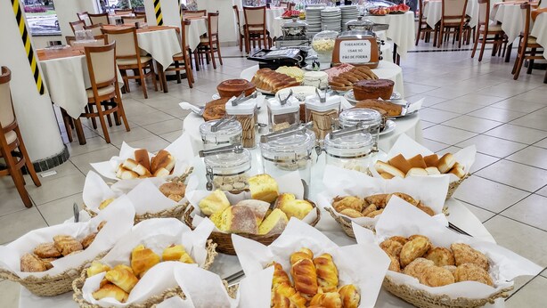 Desayuno autoservicio gratuito y diario