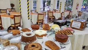 Desayuno autoservicio gratuito y diario