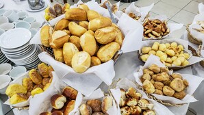 Desayuno autoservicio gratuito y diario