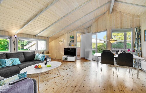 Stunning home in Strøby with WiFi