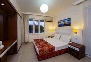 Individually decorated, bed sheets - Ces Club Hotel (Manavgat)