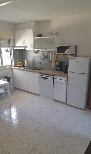 Private kitchen - Single-family home (Charneca de Caparica)