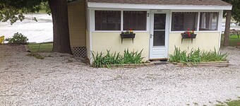 Perfect Cozy Cottage on the shores of Lake Champlain