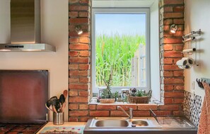 Réfrigérateur, micro-ondes, plaque de cuisson, lave-vaisselle