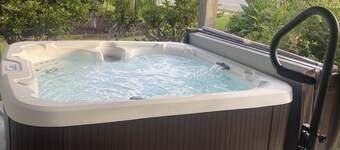 Beach Breeze 3, Sleeps 8/walk to beach/pets ok/Pool & Hot tub/Free park & WIFI