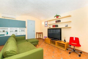 TV - GuestHost - ★ Apt in the very center! 500 meters from Porta Nuova ★ (Torino)