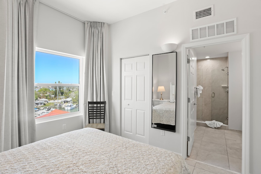 Madeira Bay Resort I #1501 Spacious, Stylish & Pet-free Family Retreat - Treasure Island, FL