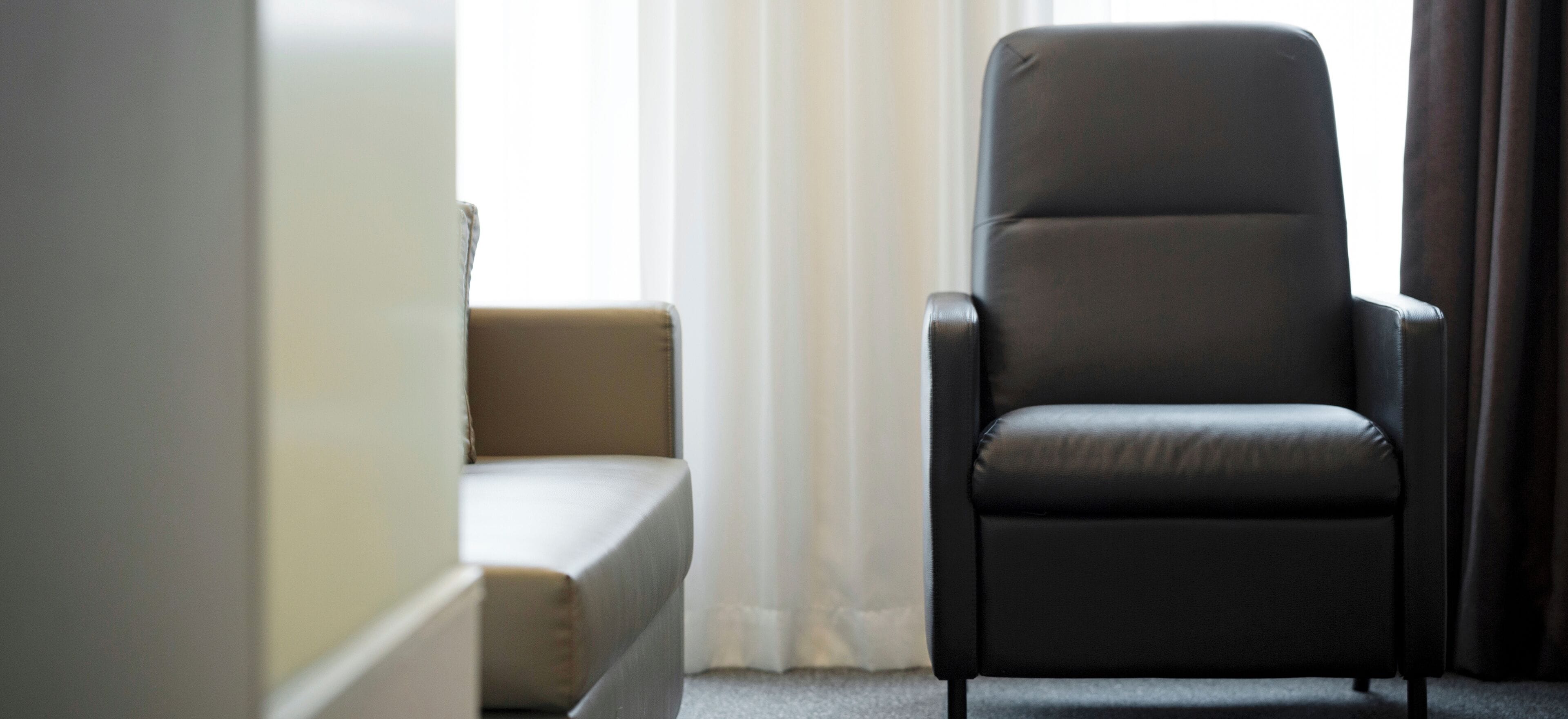 the grand gentle twin with bath | 1 bedroom, down duvets, individually decorated, individually furnished