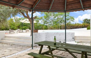 Outdoor dining - Amazing home in Chiaramonte Gulfi (Chiaramonte Gulfi)