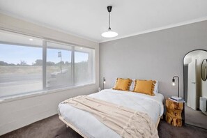 2 bedrooms, iron/ironing board, WiFi, bed sheets - On The Esplanade - Oceanfront Apartment (Torquay)