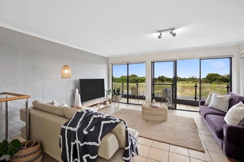On The Esplanade - Oceanfront Apartment