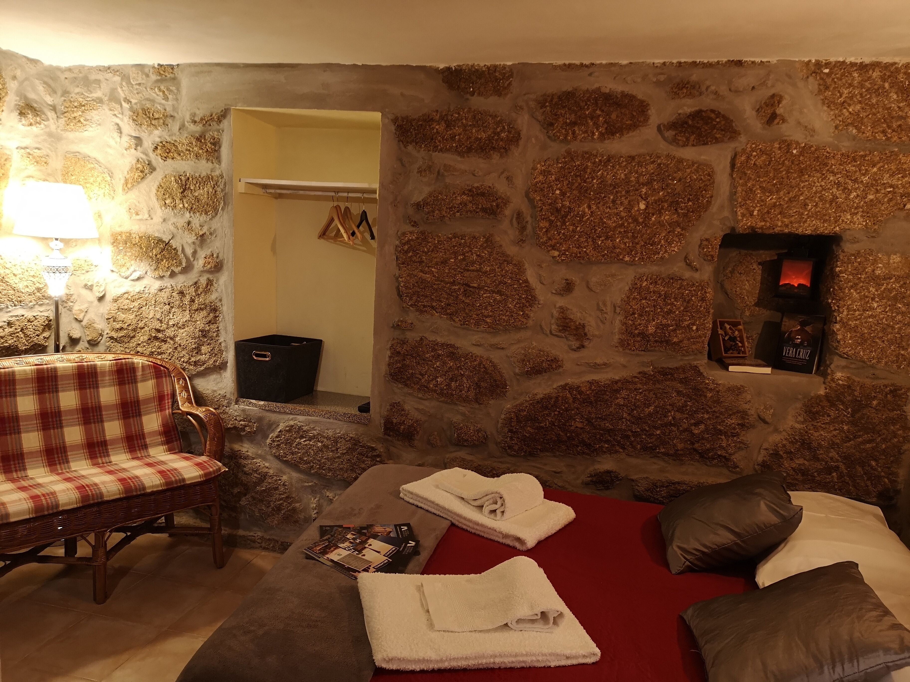 1 makuuhuone, työpöytä, silitysrauta/-lauta, Wi-Fi