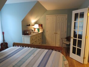 4 bedrooms, iron/ironing board, WiFi, bed sheets - Private spacious home in the Southampto (Southampton)
