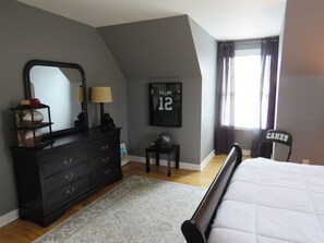 4 bedrooms, iron/ironing board, WiFi, bed sheets - Private spacious home in the Southampto (Southampton)