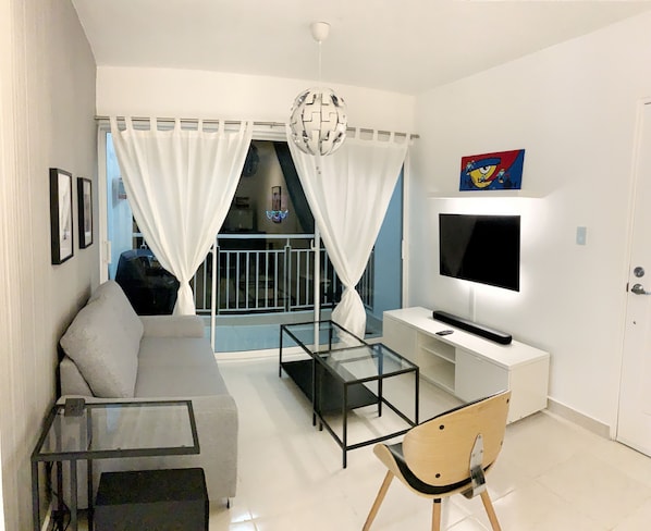 Télévision, enceintes connectées, chaßne hi-fi