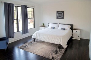 9 bedrooms, desk, iron/ironing board, travel cot