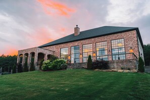 Exterior - The Pines at Signal Mountain with Hot Tub (Signal Mountain)