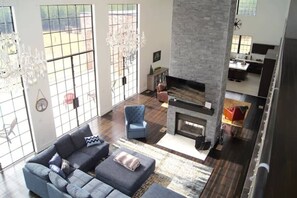 TV, fireplace, offices - The Pines at Signal Mountain with Hot Tub (Signal Mountain)