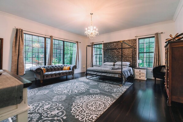 9 bedrooms, desk, iron/ironing board, travel crib