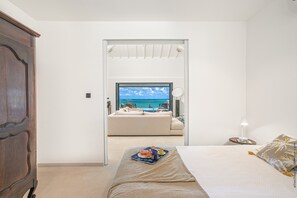 4 chambres, coffre-fort, bureau, fer et planche à repasser