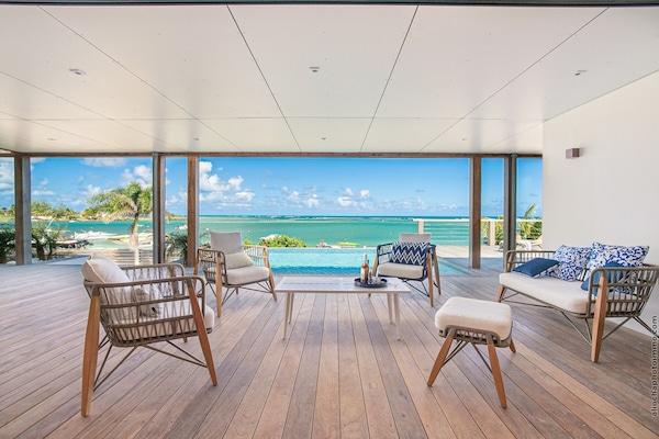 Villa Raymaude :Location villa Martinique avec piscine, vue mer et ponton privé