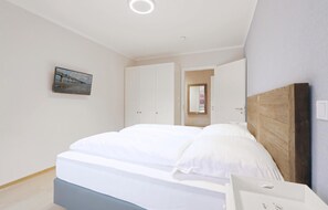 1 bedroom, in-room safe, free WiFi, bed sheets