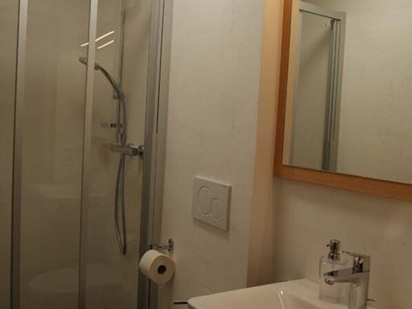 Unclassified image, 1 of 43, button