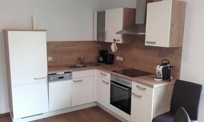 Fridge, oven, dishwasher, coffee/tea maker - Ferienwohnung 12 - Gästehaus Obererlacher (Obertilliach)