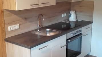 Fridge, oven, dishwasher, coffee/tea maker