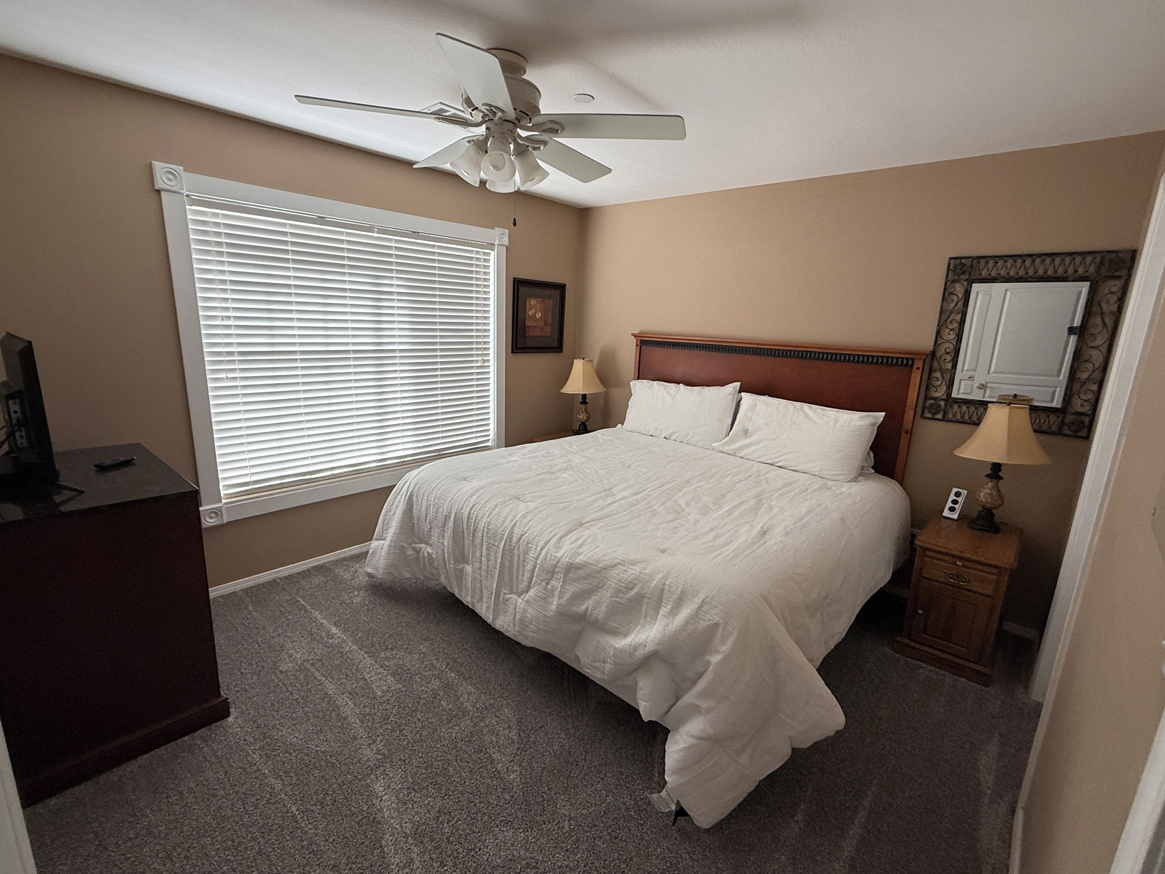 2 makuuhuonetta, silitysrauta/-lauta, ilmainen Wi-Fi, vuodevaatteet