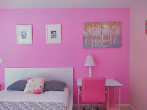3 Schlafzimmer, Zimmersafe, Schreibtisch, Bügeleisen/Bügelbrett
