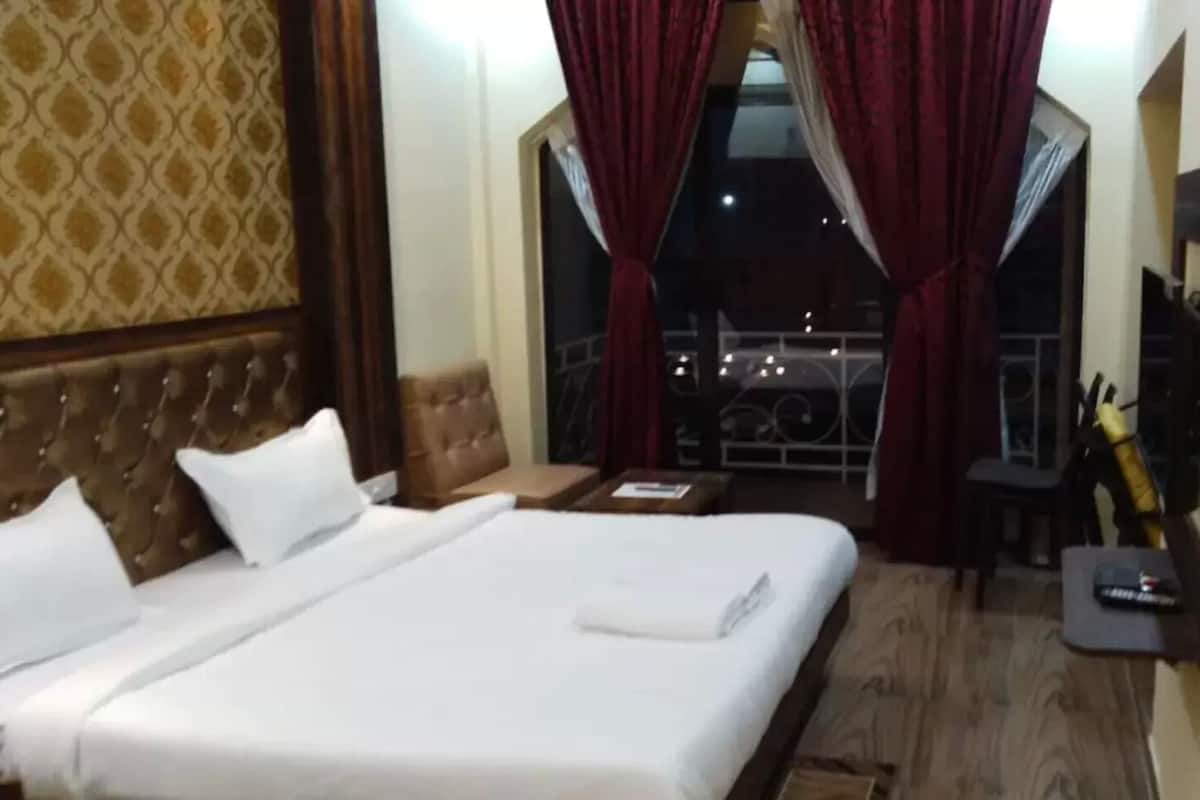 Deluxe Double or Twin Room, 1 King Bed | Desk, free WiFi