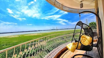 Deluxe Double or Twin Room, 1 King Bed | Desk, free WiFi