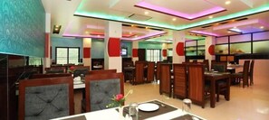 Bar-salon dans le hall