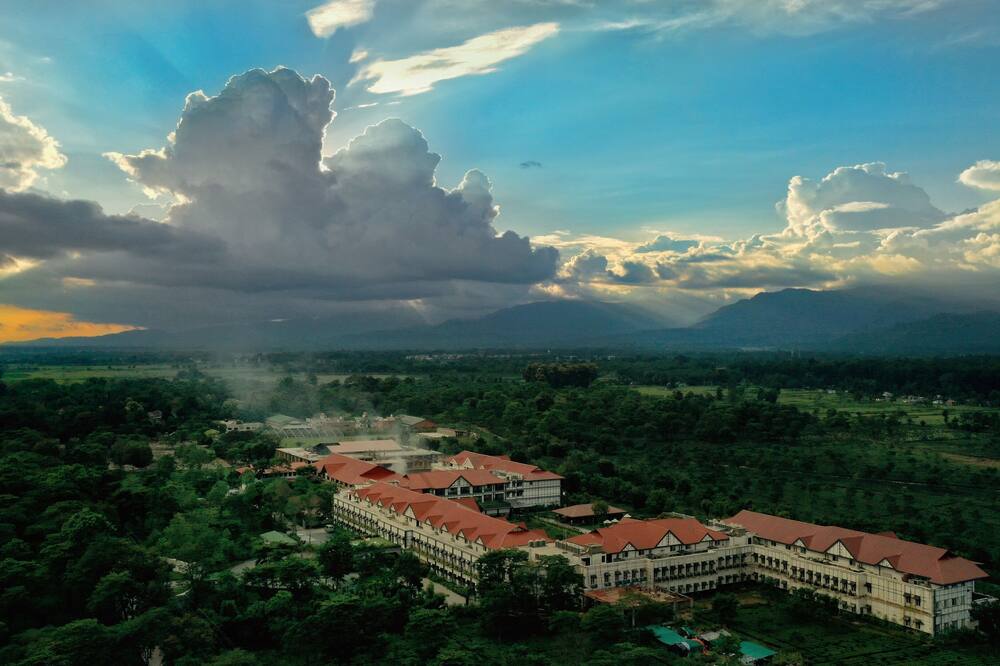 MAYFAIR Tea Resort