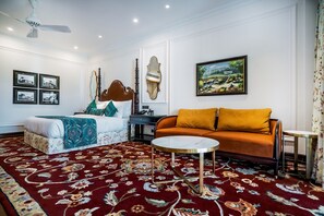 Ropa de cama de alta calidad y minibar con artículos gratuitos