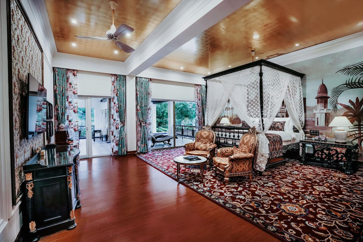 Colonial Suite | 1 bedroom, premium bedding, free minibar, in-room safe