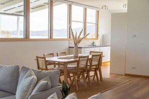 Living area - Blue Cottage Bruny Island (Alonnah)