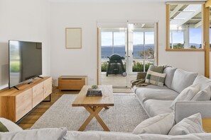 Living area - Blue Cottage Bruny Island (Alonnah)