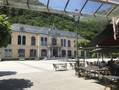 Maison Perce Neige garden apartment, Wifi, Cure tariff.